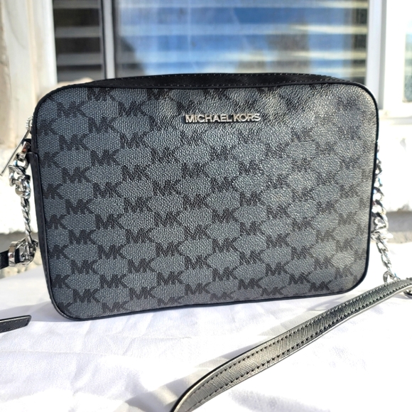 Michael Kors black jet set bag - Picture 2 of 3